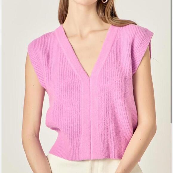 English Factory Sweaters - English Factory Ribbed Knit V-Neck Sweater Vest in Orchid Women’s size Medium
